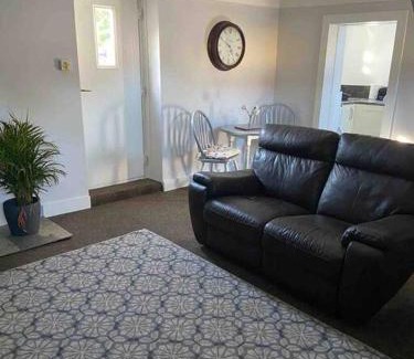 Hopton House | The Vineyard, 1 bedroom cottage with hot tub