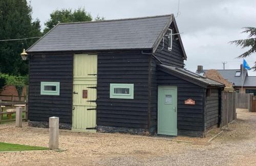 Hopton House | The Vineyard, 1 bedroom cottage with hot tub