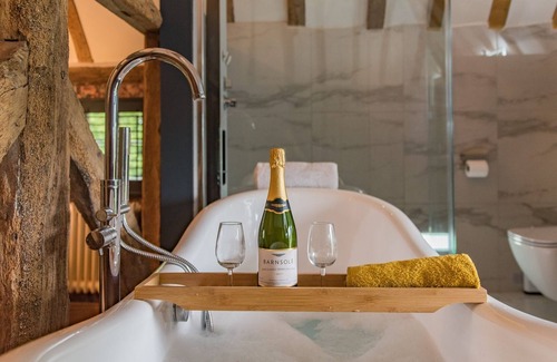 Adisham Other | The Vineyard - farmhouse with pool that sleeps 16 guests in 5 bedrooms