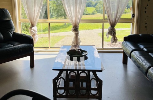 Bellingen Apartment | The Vintage Nook - stones throw from town breathtaking views of the mountains.