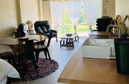 Bellingen Apartment | The Vintage Nook - stones throw from town breathtaking views of the mountains.