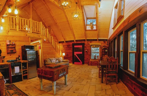 Boger City Cabin | The Vintage Retreat at Golf Course