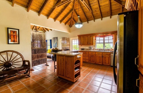 Charlestown Villa | The Vintage Sanctuary - 3 mins drive to the beach!