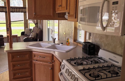 Hammond House | The Vintage Voyager on Black Lake