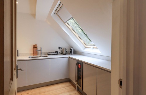 Newland Near Ulverston Cottage | THE VIOLET SUITE STONE CROSS MANSION, family friendly in Ulverston