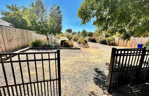 Prescott House | The Virginia Blue- Walk To Downtown Prescott