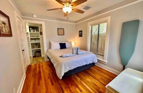 Prescott House | The Virginia Blue- Walk To Downtown Prescott