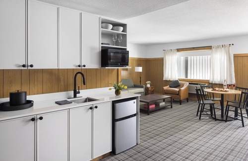 Jackson Hotel | The Virginian Lodge