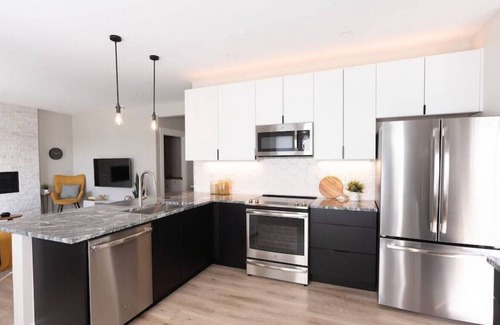 Northwest Colorado Springs House | The Vista House · 4/BR, Sleeps 10, Hot Tub, Air Hockey & Gorgeous Views!