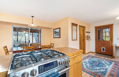 Nevada City House | The Vista Knolls Woodland House Autumn Color!