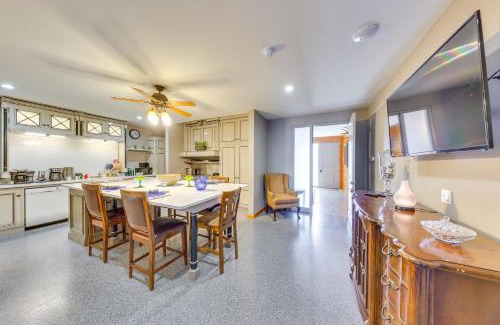 Waldron Villa | The Vista Retreat about 30 Mi to Kansas City!