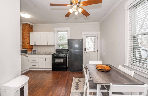 Hyde Park Condo | The Vista View Villa 1 – Amazing Getaway for 2!