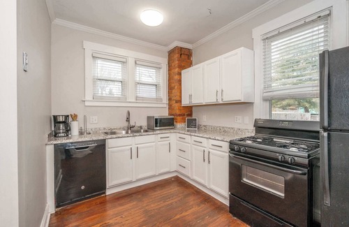 Hyde Park Condo | The Vista View Villa 1 – Amazing Getaway for 2!