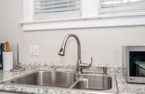 Hyde Park Condo | The Vista View Villa 1 – Amazing Getaway for 2!