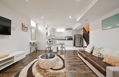 Brampton Apartment | The Vistana Brampton 2Bedroom Contemporary designed spacious apartment!
