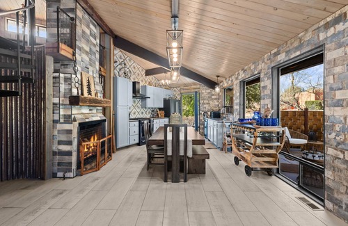 Oak Creek House | "THE VOC" an eclectic octagon house w a 360° lookout loft & RED ROCK views!