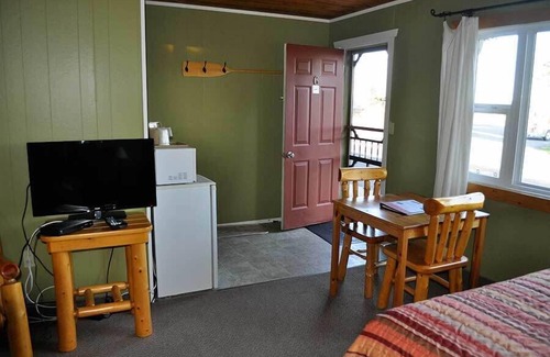 Algoma District Hotel | The Voyageurs' Lodge
