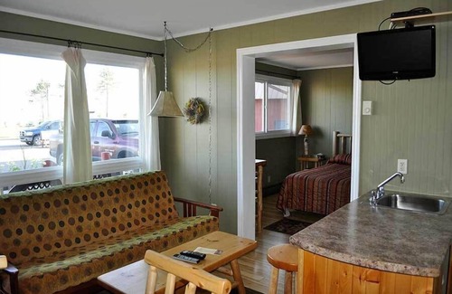 Algoma District Hotel | The Voyageurs' Lodge