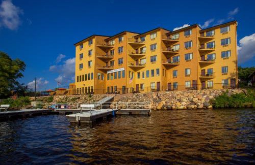 Wisconsin Dells Hotel | The VUE Boutique Hotel & Boathouse