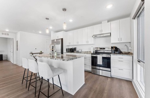 Wyandotte Apartment | The W Loft Spacious 2 Bed Private Pool and Gym