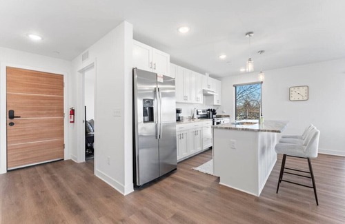 Wyandotte Apartment | The W Loft Spacious 2 Bed Private Pool and Gym