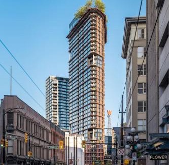 Gastown Apartment | The W, Modernized 2 bedroom Downtown Highrise