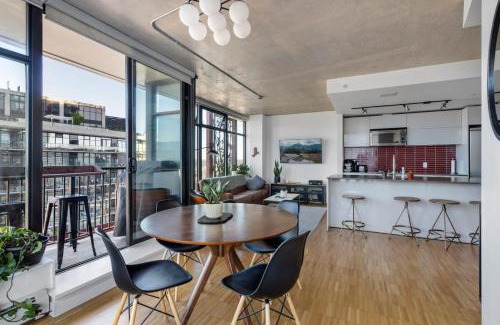 Gastown Apartment | The W, Modernized 2 bedroom Downtown Highrise