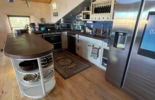 Walden House | The Walden House; cozy strawbale 3-bedroom home with fitness room & Hot Tub.