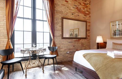 Stratford House | The Wallace Suite - Stratford