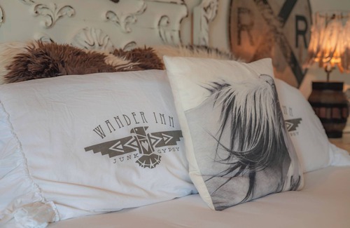 Round Top Bed & Breakfast | The Wanderlust Room - Wander Inn