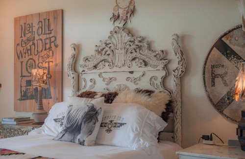 Round Top Bed & Breakfast | The Wanderlust Room - Wander Inn