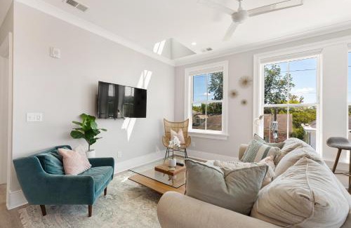 Cannonborough Elliotborough Apartment | The Wando Suite at 122 Spring