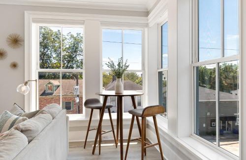 Cannonborough Elliotborough Apartment | The Wando Suite at 122 Spring