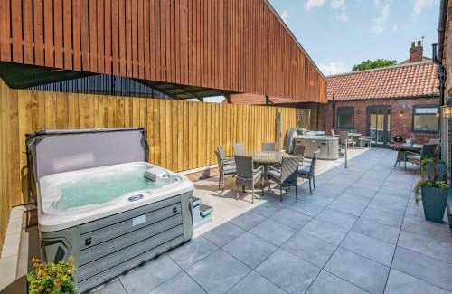 Arnold House | The Warren - Uk42858