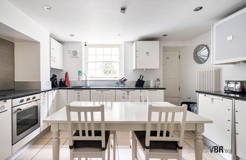 Pimlico House | The Warwick: 6-Bed Historic Townhouse | Victoria