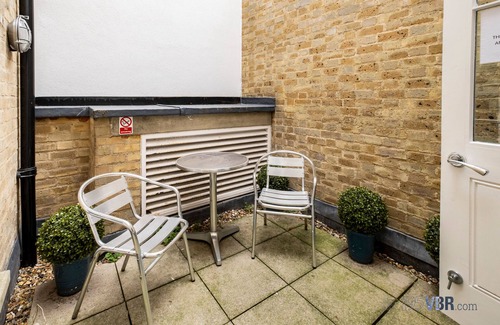 Pimlico House | The Warwick: 6-Bed Historic Townhouse | Victoria
