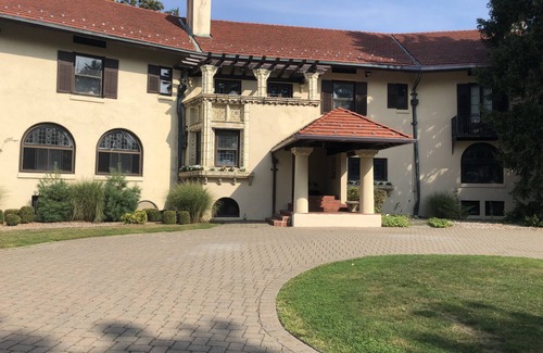 Highland Mills Bed & Breakfast | The Washington Room at Rushmore Estate in Woodbury NY Bed and Breakfast