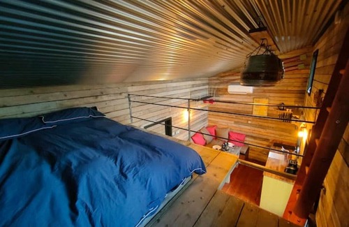 Woodbridge Cabin | The Water Shack - Amazing tiny house retreat