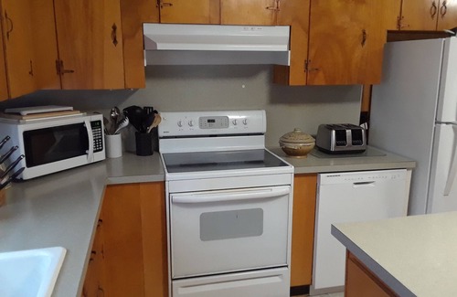 Harbinger House | The Waterfield Place is a lovely 8 person home on 5 acres near the Outer Banks.