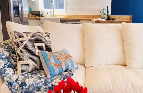 West Seattle House | The Waterfront Gray- Retreat on Alki Beach