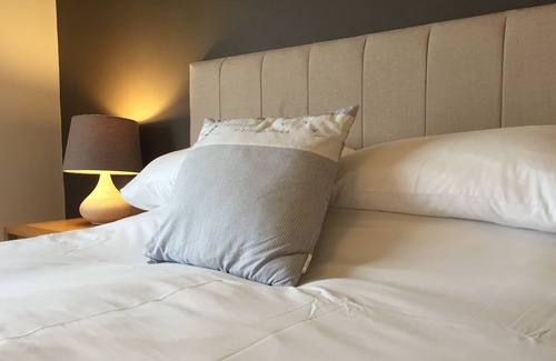 Westleigh Bed & Breakfast | The Waterfront Inn