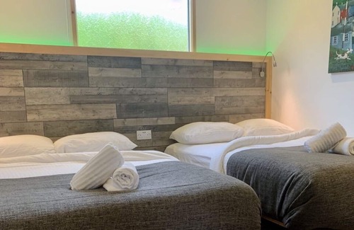 Bedworth Bed & Breakfast | The Waterfront Lodges