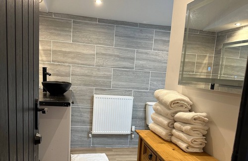 Bedworth Bed & Breakfast | The Waterfront Lodges