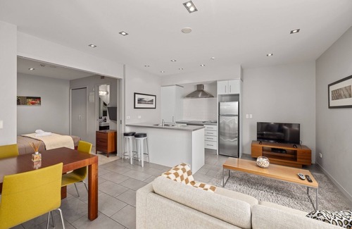 Paihia House | The Waterfront - Paihia Holiday Apartment