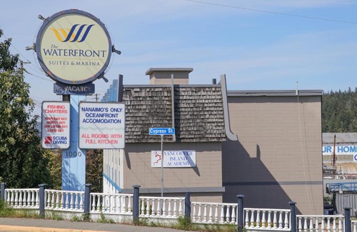 Regional District of Nanaimo Hotel | The Waterfront Suites and Marina