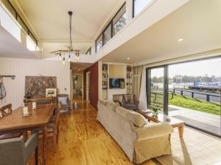 Wynyard Hotel | The Waterfront Wynyard