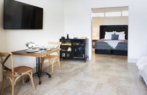 Tasman Bed & Breakfast | The Waters