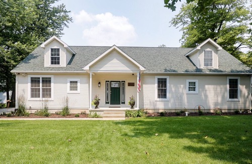 Bass Lake House | The Waterscape Cottage on Bass Lake