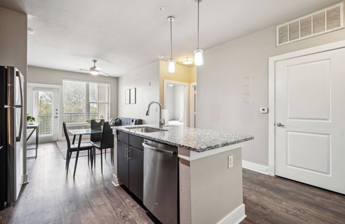 South Arlington Apartment | The Watson 264 I Comfy 2 Bed 1 Bath