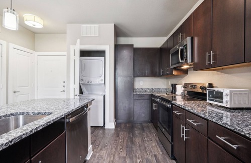 South Arlington Apartment | The Watson 264 I Comfy 2 Bed 1 Bath